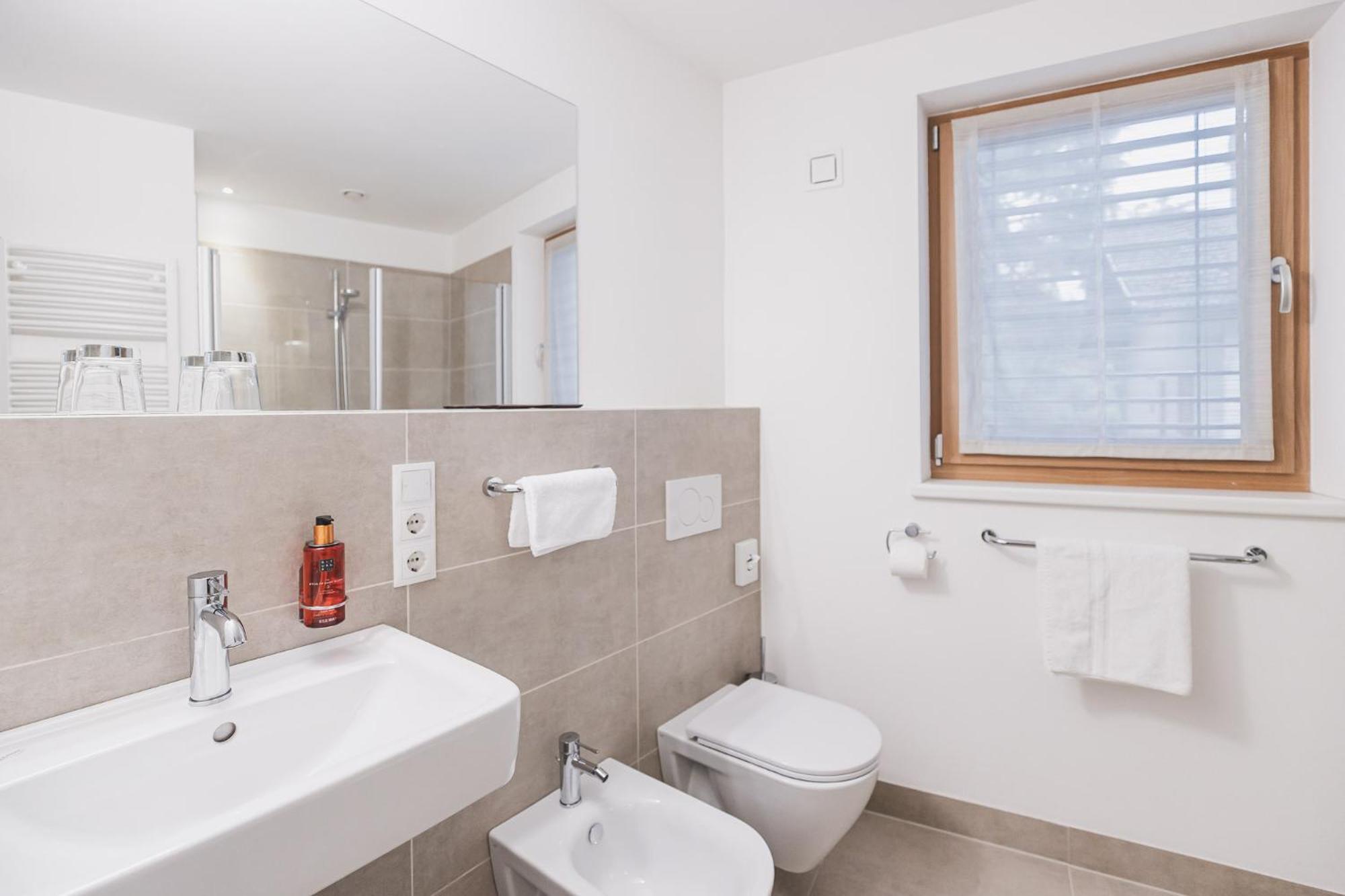 Apartment mit Balkon